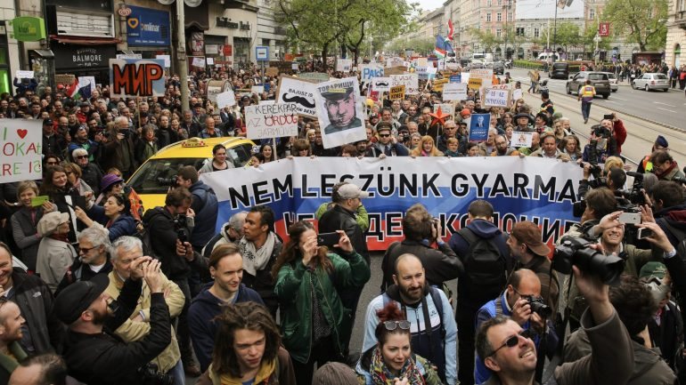 Manifestação juntou entre 2.000 a 3.000 pessoas, de acordo com as estimativas, no centro da capital da Hungria