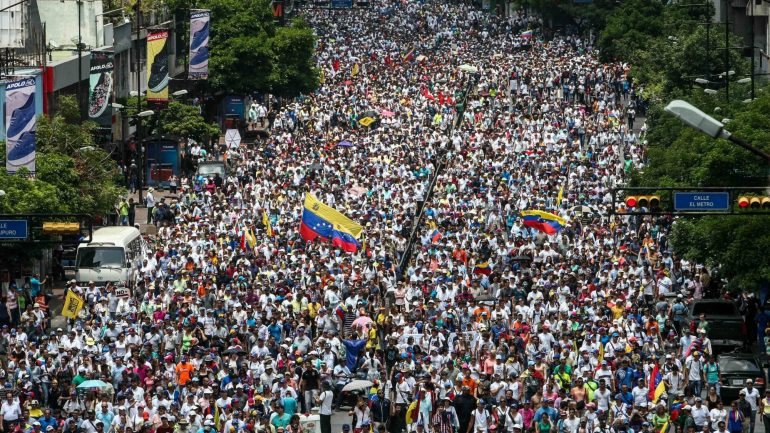 A marcha partiu do leste de Caracas e percorreu 14 quilómetros até à sede da Conferência Episcopal