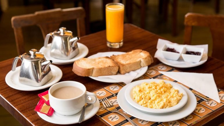 No histórco Café Progresso, o brunch chama-se pequeno-almoço, à portuguesa.