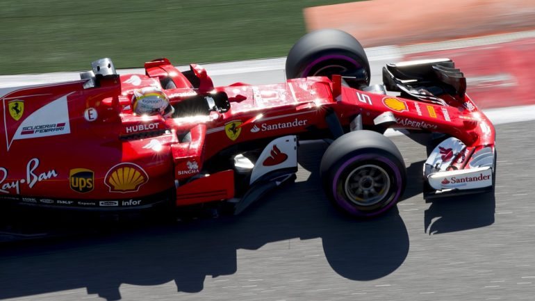 Vettel, campeão mundial entre 2010 e 2013 registou como melhor tempo 1.33,194 minutos