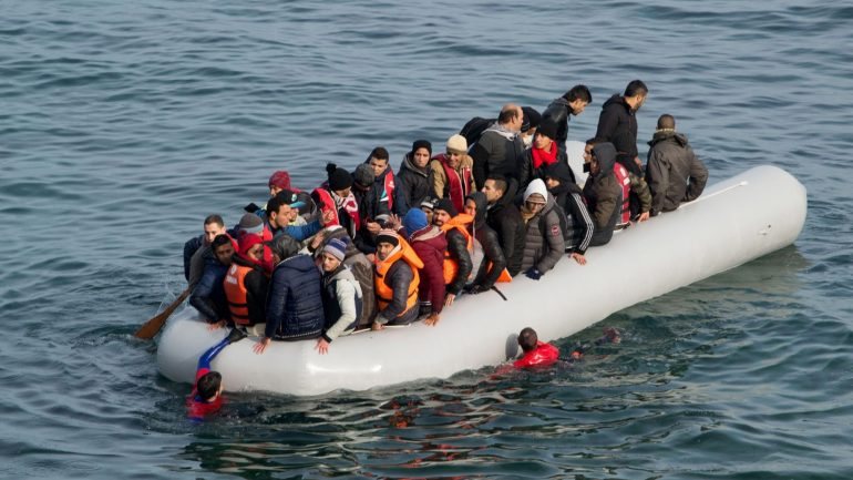 O resgate ocorreu durante uma ação de patrulhamento marítimo no mar Egeu