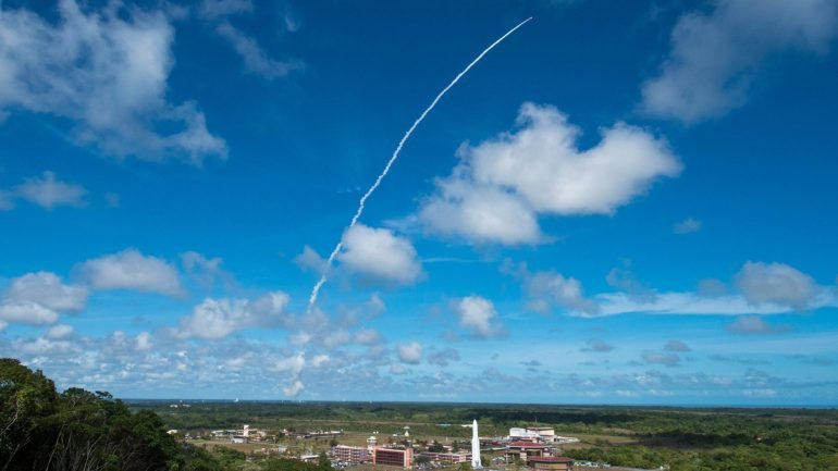 Previsto para março, o lançamento do satélite brasileiro foi adiado devido a uma greve geral na Guiana Francesa