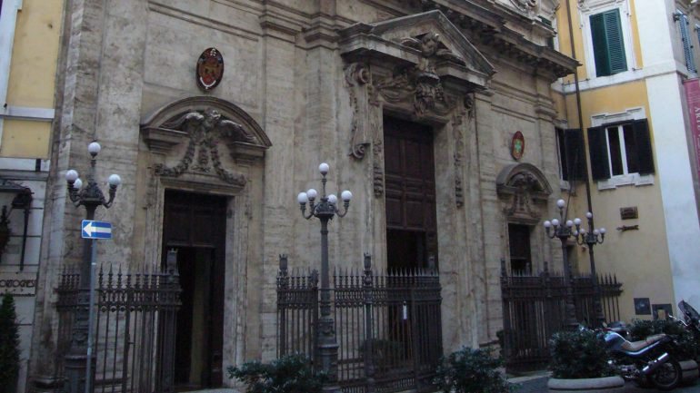 A igreja de Santo António dos Portugueses, de construção barroca, edificada na segunda metade do século XVII, funciona como a igreja nacional da comunidade portuguesa em Roma