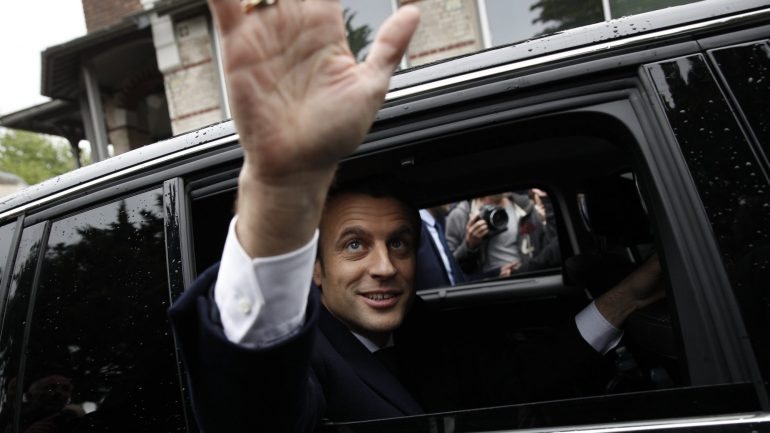 Macron vence presidência de França, com um resultado maior do que o esperado