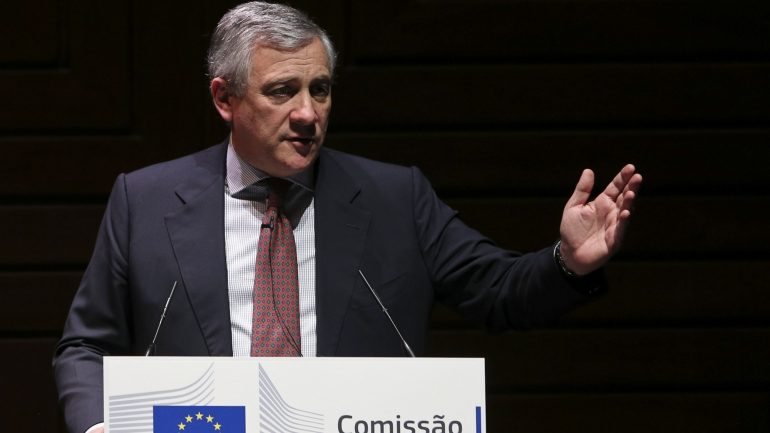 Antonio Tajani reforça que tem trabalhado de perto com os membros portugueses e fica feliz com o facto de poder &quot;contar com o apoio de uma nação cujo povo sempre foi dedicado à Europa&quot;.