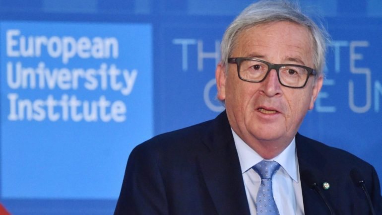 Juncker falava em Berlim na apresentação do livro &quot;Neuvermessungen (Novas Medições)&quot;, do ministro dos Negócios Estrangeiros alemão, Sigmar Gabriel