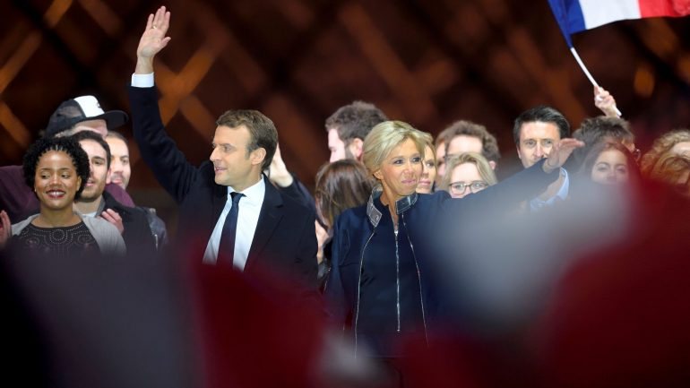 A equipa de Macron diz que os emails não continham informação &quot;danosa&quot;