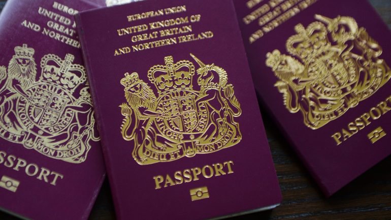 O maior número de pedidos foi verificado em França, onde 2.369 cidadãos solicitaram o passaporte britânico no ano passado