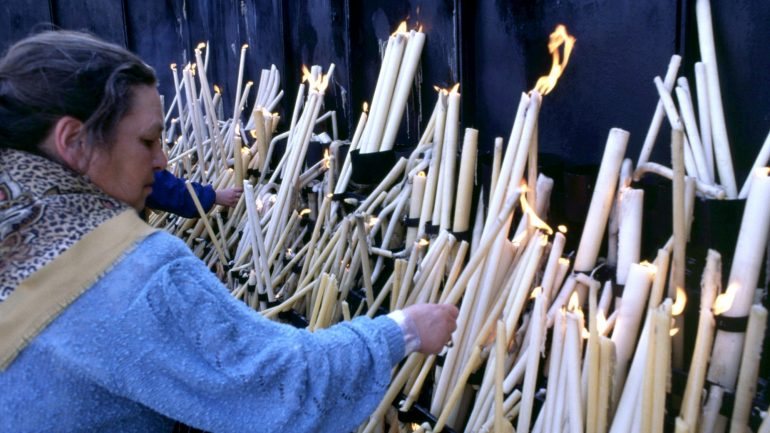 Segundo Marco Daniel Duarte, em Fátima, a prova documental do uso de velas remonta a 1920