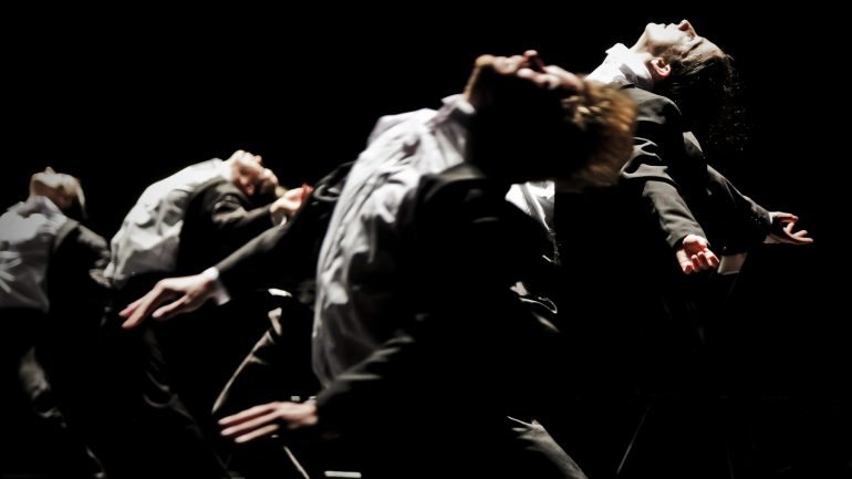 Minus 16, de Ohad Naharin, estreada em Lisboa, em 1992, pelo Ballet Gulbenkian e agora novamente dançada pena CNB