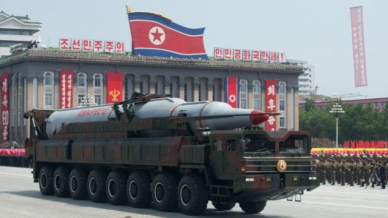 O novo míssil, de alcance intermédio, é descrito pelo site KCNA como sendo um &quot;um sistema perfeito de armamento&quot;