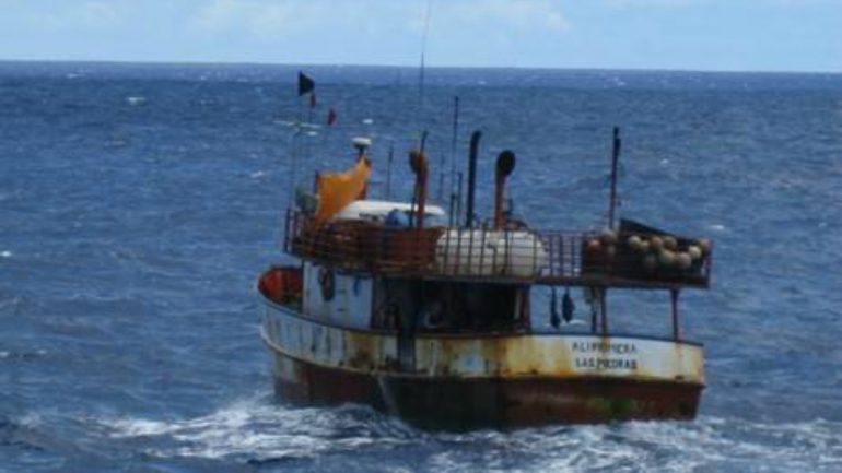Segundo a PJ, a cocaína apreendida estava a ser transportada numa embarcação de pesca, com pavilhão venezuelano, que foi intercetada por meios navais da Agência Tributária de Espanha, no oceano Atlântico