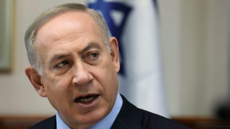 Benjamin Netanyahu ficou &quot;furioso&quot; quando se apercebeu que vários ministros não iriam receber Trump ao aeroporto. Netanyahu terá obrigado ministros a receber Trump