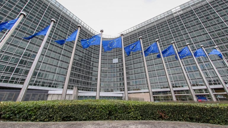 Bruxelas divulgou esta segunda-feira as recomendações específicas a cada país, dirigidas ao Conselho de Ministros das Finanças da União Europeia (Ecofin), que deverá agora confirmá-las, e entre essas decisões está a saída de Portugal e da Croácia do respetivo PDE