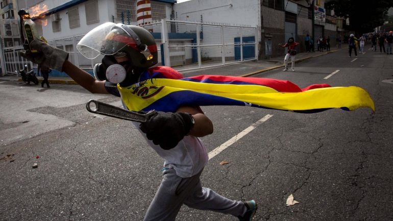 As autoridades venezuelanas estão também a investigar agressões a quatro jornalistas, no centro de Caracas