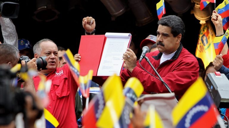 A 1 de maio, o Presidente Nicolás Maduro convocou os venezuelanos para elegerem uma Assembleia Nacional Constituinte cidadã para, segundo justificou, preservar a paz e a estabilidade do país