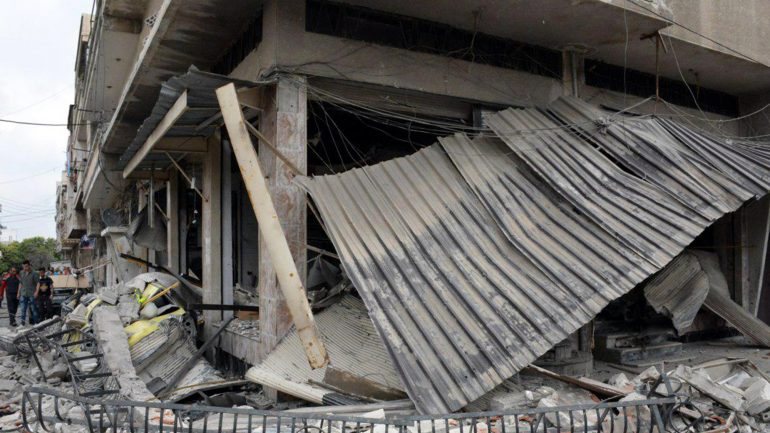 Em dois dias de ataques a zonas residenciais na cidade de Mayadin, morreram 50 pessoas