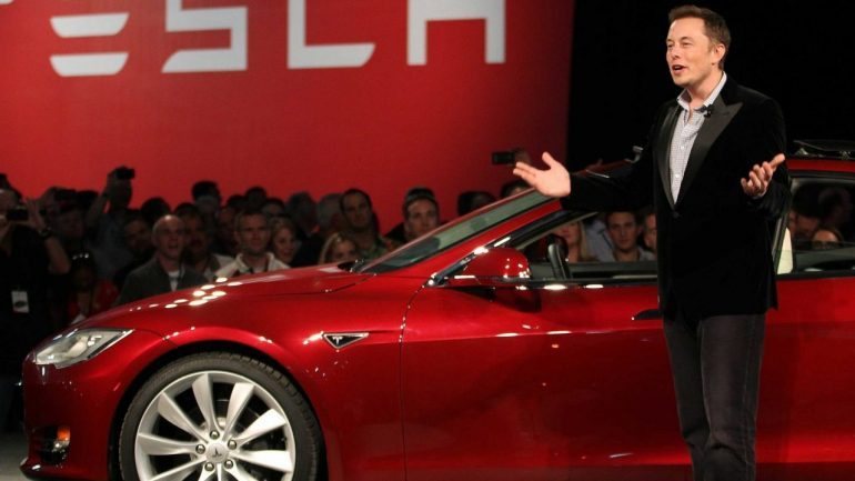 A Tesla é a empresa de carros elétricos liderada por Elon Musk que, em abril, conseguiu ultrapassar o valor de mercado da General Motors