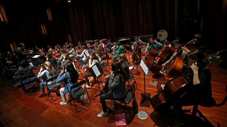 Entre outros eventos, haverá um concerto na Casa da Música, com a Academia Coral da escola a juntar-se à Orquestra do Norte