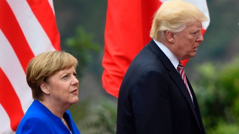 Donald Trump e Angela Merkel na cimeira do G7 onde se notou alguma fricção nas posições defendidas por ambos