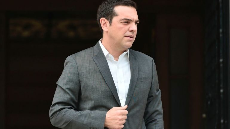 Alexis Tsipras pede solução &quot;clara&quot; aos credores oficiais europeus