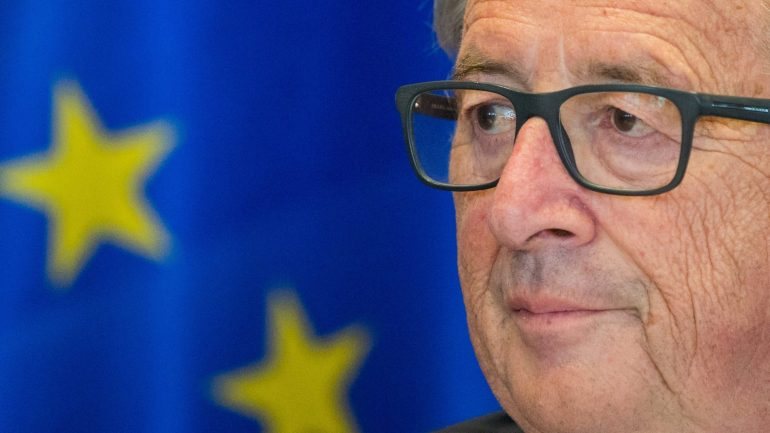 &quot;Não há marcha atrás na transição energética, não há marcha atrás sobre o acordo de Paris&quot;, disse Juncker