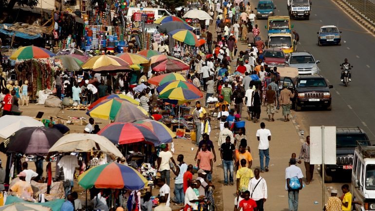 Em abril, a CEDEAO ameaçou sancionar os políticos guineenses que dificultassem o cumprimento do Acordo de Conacri