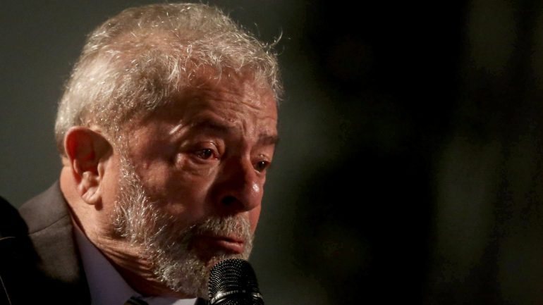 Luiz Inácio Lula da Silva diz que está a ser vítima de uma &quot;perseguição judicial&quot;