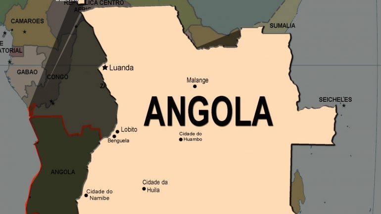 O chefe do Estado-Maior General disse que Angola está vigilante para que não haja invasão do seu território pelas forças rebeldes da RDCongo, realçando que &quot;não há qualquer sinal desse tipo&quot;