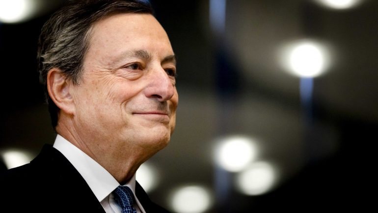 Mario Draghi é o presidente do Banco Central Europeu, que hoje promove encontro em Sintra