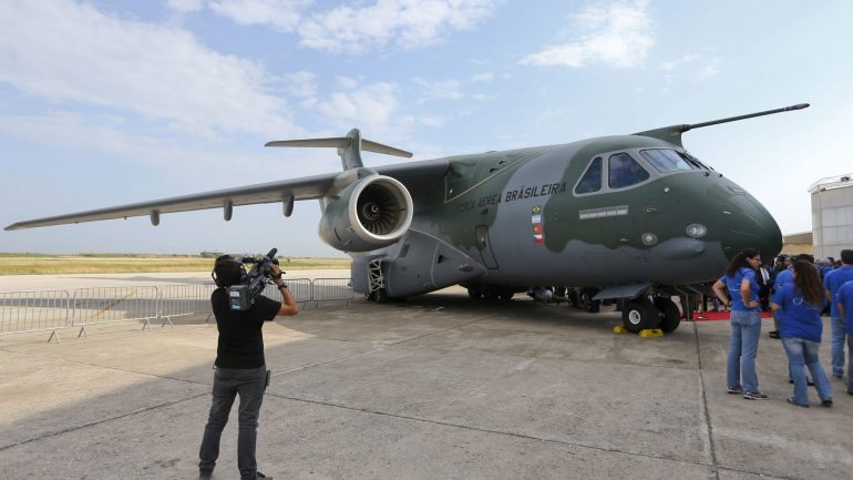 A possibilidade de o KC-390 poder ser utilizado no combate direto a incêndios é uma vertente que interessa em particular ao Governo português, tendo em conta a possibilidade de a Força Aérea vir a participar nessas missões