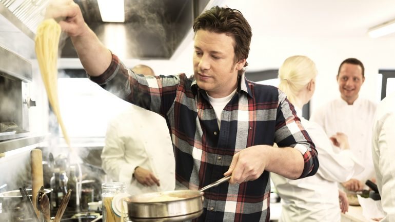 O restaurante italiano de Jamie Oliver fica a sensivelmente um quilómetro da Grenfell Tower