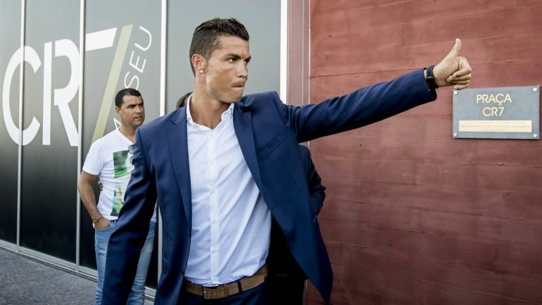 Cristiano Ronaldo afirmou que &quot;se tivesse querido esconder, não teria declarado&quot; os montantes