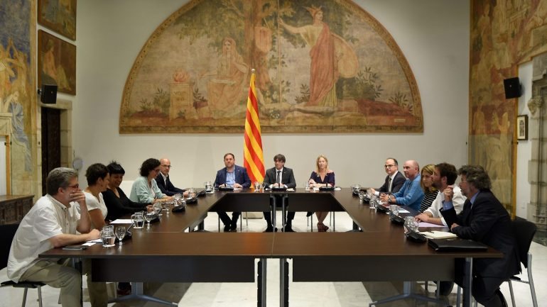 “Quer que a Catalunha seja um estado independente em forma de república?” é a pergunta que vai ser feita a 1 de outubro aos catalães