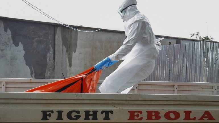 Entre o final de 2013 e 2016, a epidemia de ébola na África Ocidental provocou mais de 11.300 mortos em 29.000 casos recenseados