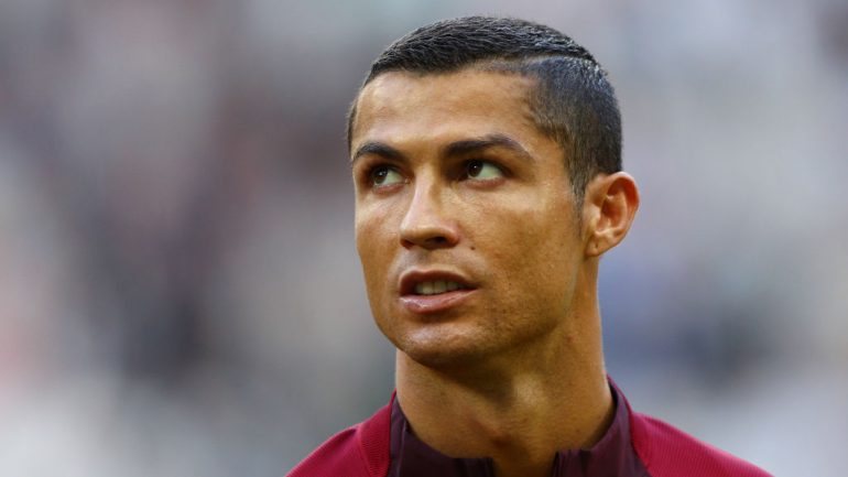 Cristiano Ronaldo está acusado de quatro infrações fiscais entre 2011 e 2014, que se estima terem um valor de 14,7 milhões de euros.