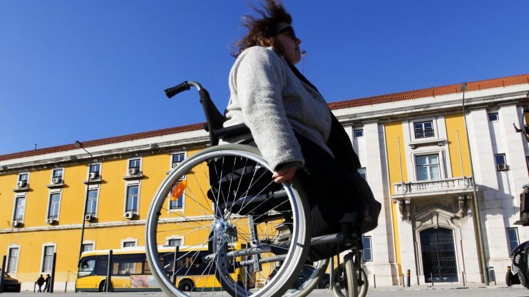 Numa resolução publicada esta terça-feira em Diário da República, o parlamento apresenta uma série de recomendações ao Governo em matéria de apoio às pessoas com deficiência