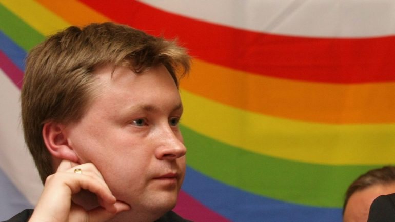 O ativista russo pelos direitos LGBTQ, Nikolai Alexeyev, comentou a decisão do Tribunal como &quot;uma enorme vitória para as pessoas da comunidade LGBTQ na Rússia&quot;.