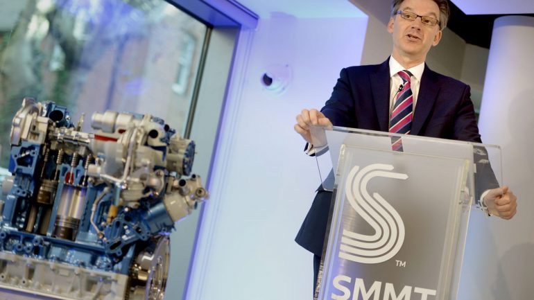 À frente da SMMT, a associação britânica do sector automóvel, Mike Hawes teme pelo futuro