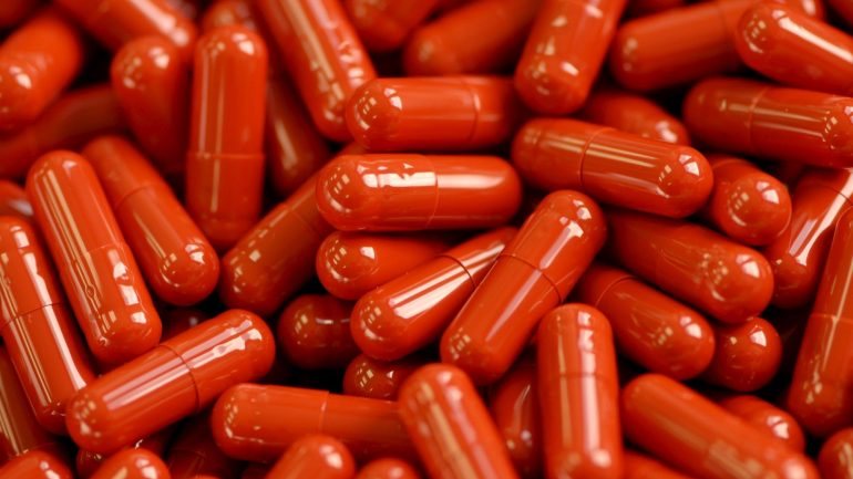 Segundo dados de Bruxelas, em Portugal foram prescritos, em 2014, cerca de 20 doses de antibióticos por mil habitantes por dia, sendo a média da UE de 25
