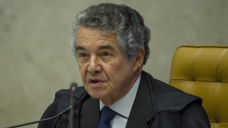 Aécio Neves é presidente afastado do partido que sustenta o Governo do Presidente Michel Temer