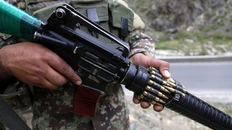 Os ataques contra as forças de segurança afegãs aumentaram desde que a ofensiva talibã começou em abril