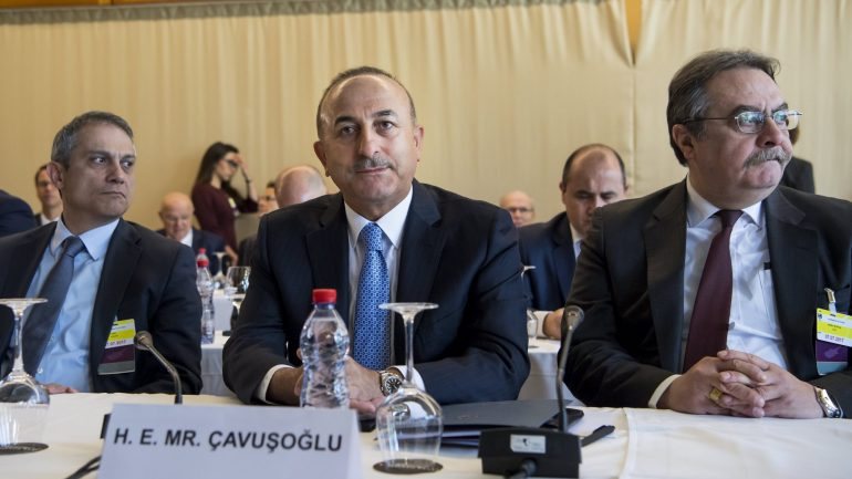 Segundo Cavusoglu, a Turquia não aceitará um acordo de paz que exija a retirada de todas as suas tropas de Chipre