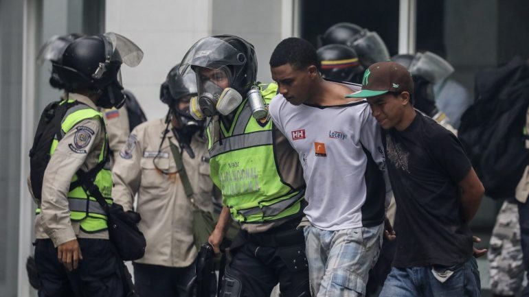 As manifestações a favor e contra o Presidente Nicolás Maduro intensificaram-se desde 1 de abril passado