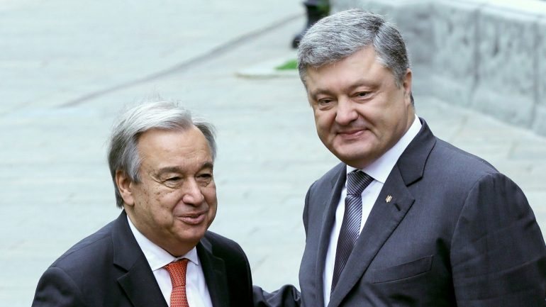 António Guterres, secretário-geral das Nações Unidas, com o Presidente da Ucrânia, Petro Poroshenko