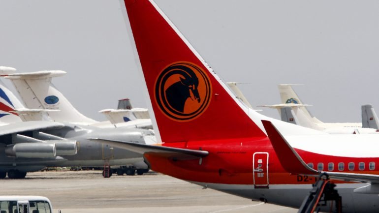 A transportadora aérea Emirates anunciou a 10 de julho o &quot;fim imediato&quot; do contrato de concessão para gestão da companhia de bandeira angolana TAAG