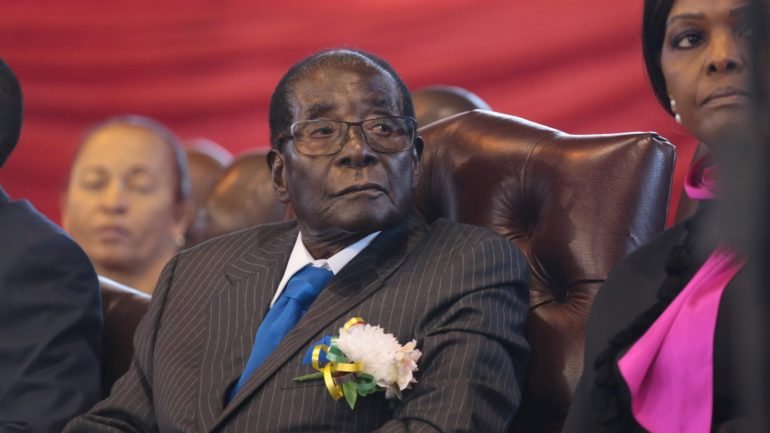 Mugabe, no poder desde 1980, tinha previsto fazer uma intervenção num comício na próxima sexta-feira, evento que acabou por ser cancelado