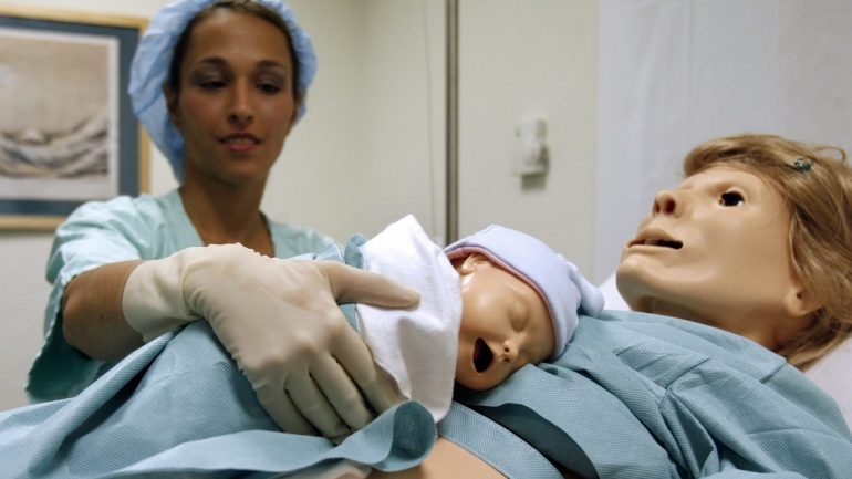 Desde o início do mês que estes enfermeiros não prestam cuidados de obstetrícia em protesto pelo não pagamento da especialização
