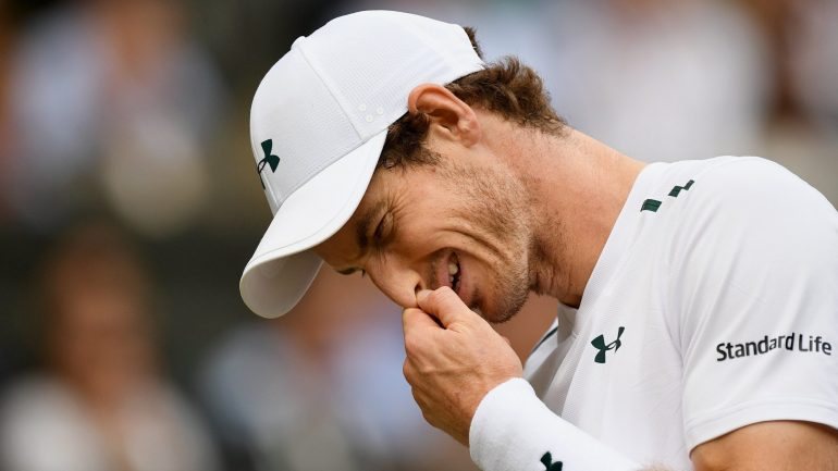O tenista britânico Andy Murray, campeão em título, foi eliminado nos quartos de final de Wimbledon