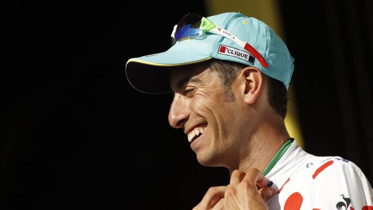Fabio Aru (Astana) é o novo camisola amarela da 104.ª edição da Volta a França, com seis segundos de vantagem de Froome